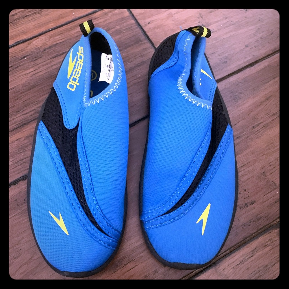 Toddler water shoes size 11